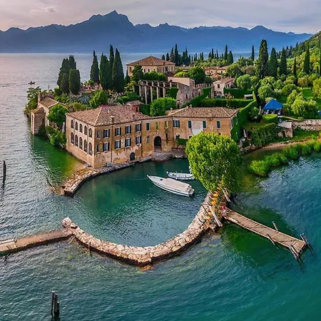 アパートホテル Sirmione デセンツァーノ・デル・ガルダ